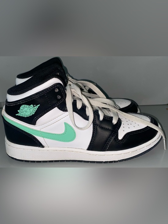 Jordan Other - Air Jordan 1 Mid Green Glow size 4Y kids DQ8423-103